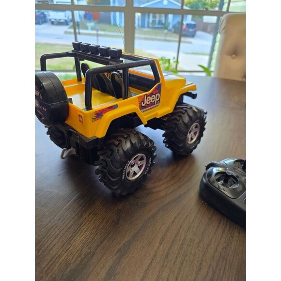 Nikko Vintage 90s Jeep Wrangler Rubicon Remote Control R/C Vehicle Car W/ Remote - Picture 16 of 16